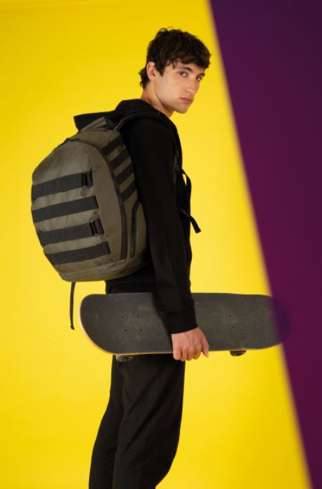 Městský batoh se skateboardovými pásky - zvětšit obrázek